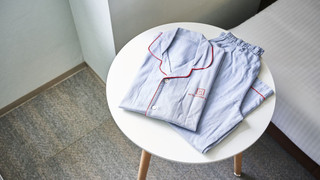 スタンダード ツインルーム シングルベッド 2 台 禁煙 共用バスルーム