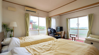 Cottage (2 people capacity) with private dog run, corner room