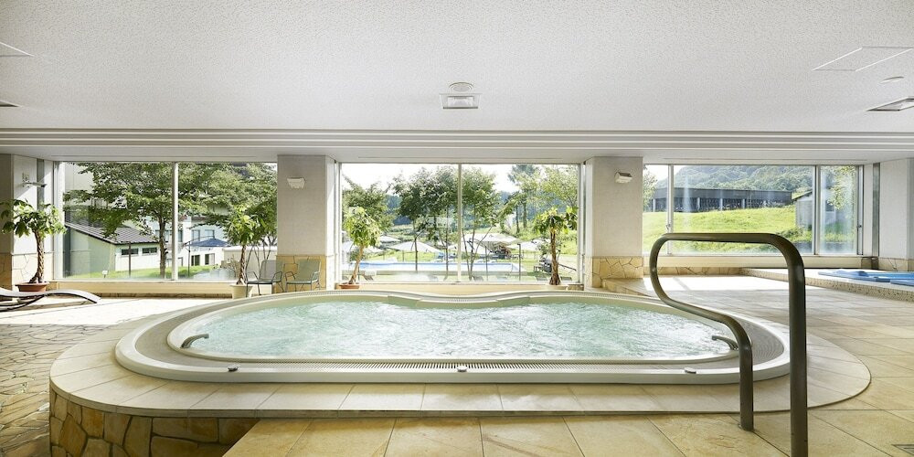 屋内 / 屋外プール