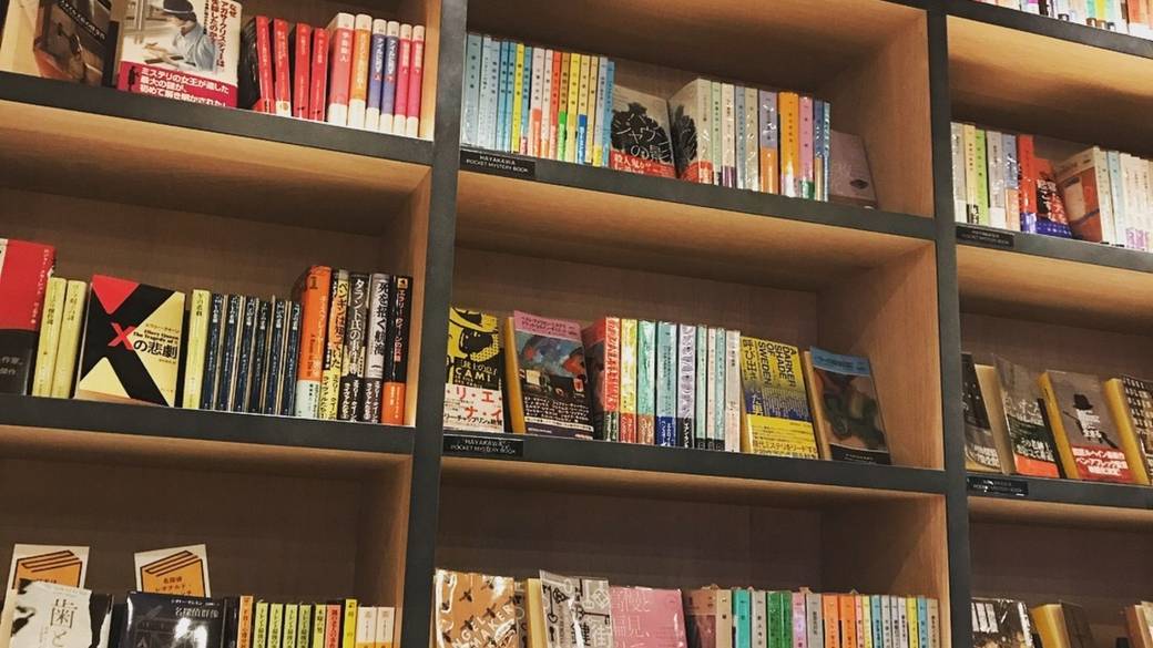 約3,000冊の本が
あなたを待ってます / 3