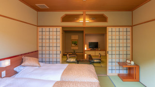 [2階和室] 源泉掛流し露天風呂+半露天風呂+個別庭園