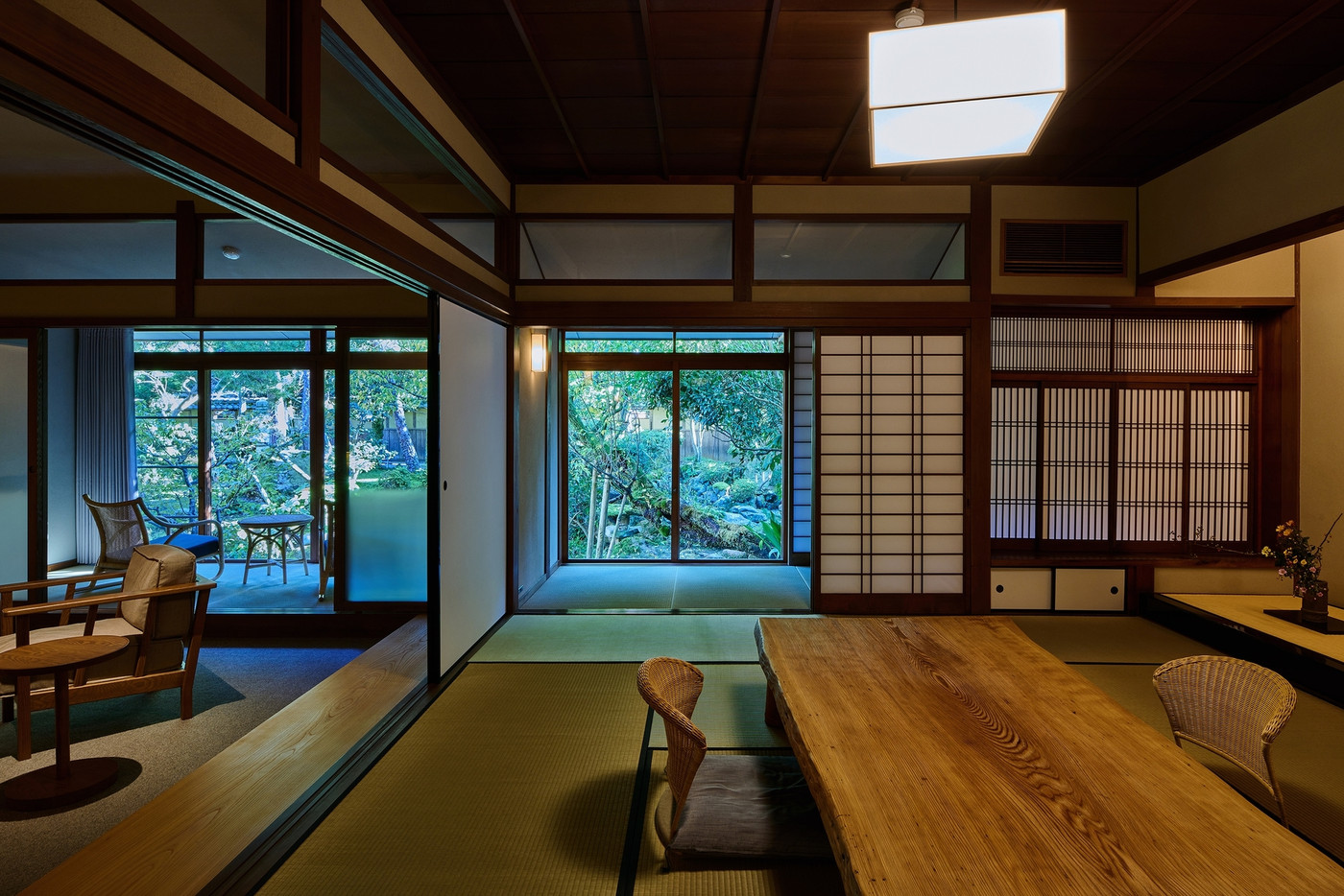 志賀直哉が宿泊した老舗で、タグ付きカニ1.5杯を堪能♪4573951