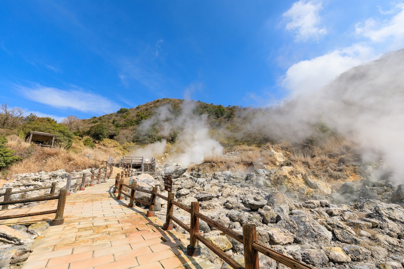 長崎_湯煙昇る雲仙地獄