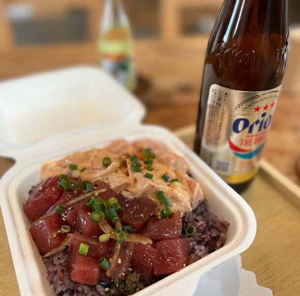 ランチはハワイ料理を
ハワイアンポキ専門店 / 1