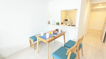 客室内のダイニングエリア / 32