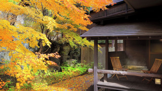 ⺟屋 露天⾵呂付き特別室