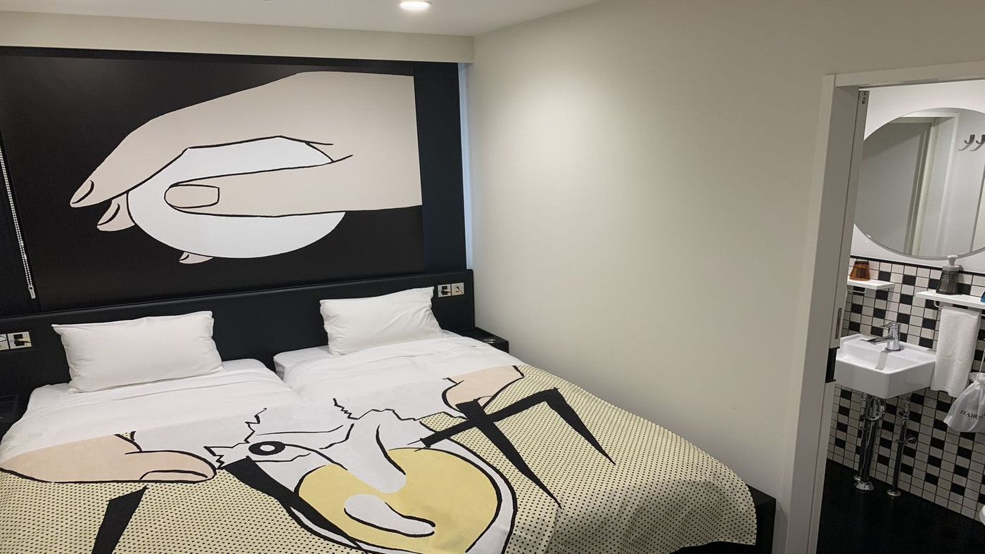 ユニークな世界観の最新カルチャーに浸れる3400258