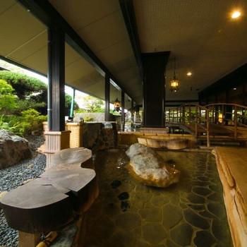 飛騨高山温泉でも珍しい自家源泉「神代の湯」を部屋の露天でたっぷり堪能できる宿3950455