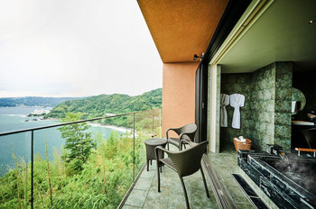 Enjoy a relaxing solo trip to onsen at an inn where in-room dining