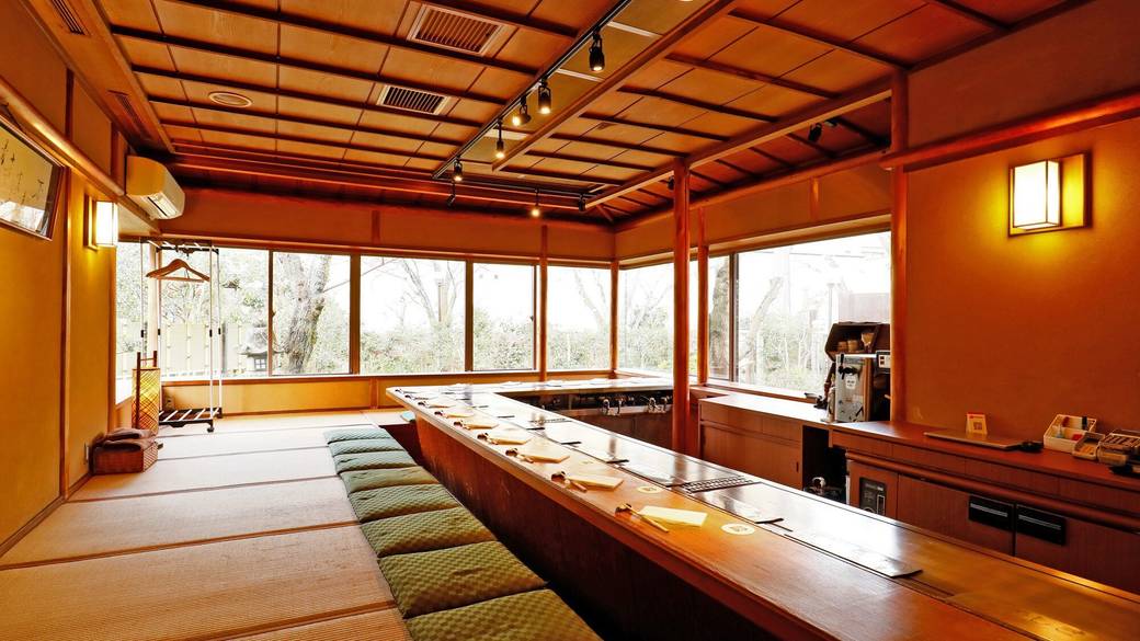 ステーキ割烹 花やしき内観 / 2