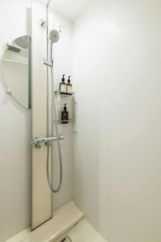 バスルームのシャワー