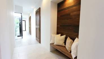 玄関は広めのタイル張り / 7