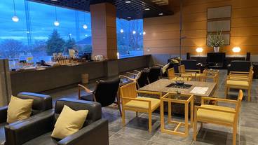 ラウンジとドリンクカウンター / 3