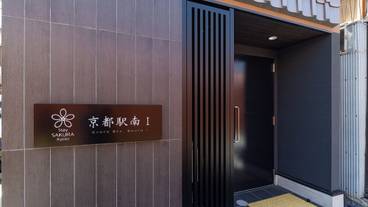 施設の入り口 / 4