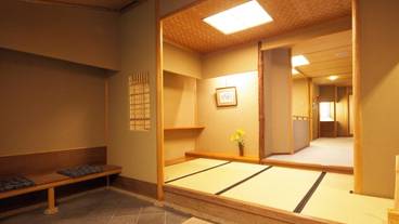 2階建て離れ「和洋室」玄関 / 25