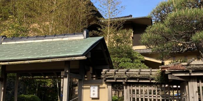 湖上に浮かぶ絶景の宿 はわい温泉 千年亭（鳥取県 旅館） / 1