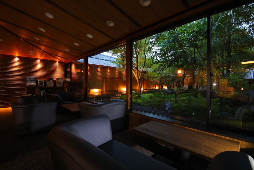 ロビーラウンジ