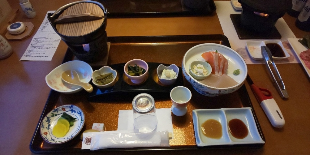 「金龍園」 料理 174649896 夕食【鱒のお刺身、湯葉、刺身こんにゃく】上州豚！？の味噌鍋その他前菜(笑)