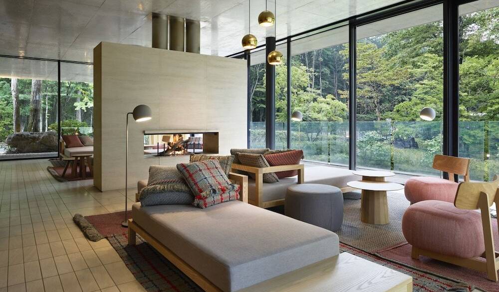 フロントロビー / 4