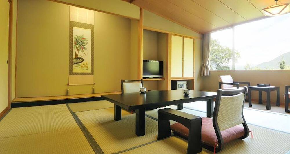 客室内のダイニングエリア