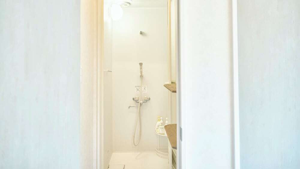 バスルームのシャワー