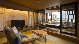 湖游 エレガントスイート(天然温泉 半露天風呂付き・禁煙)