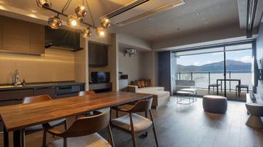 客室内のダイニングエリア / 18