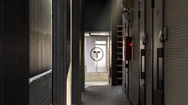 施設の入り口 / 12