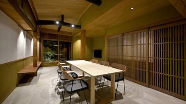 客室内のダイニングエリア / 8