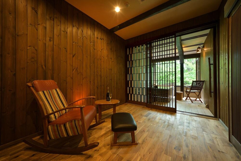 バラエティ豊かな露天風呂付客室と2つの貸切風呂を2人で満喫4026157