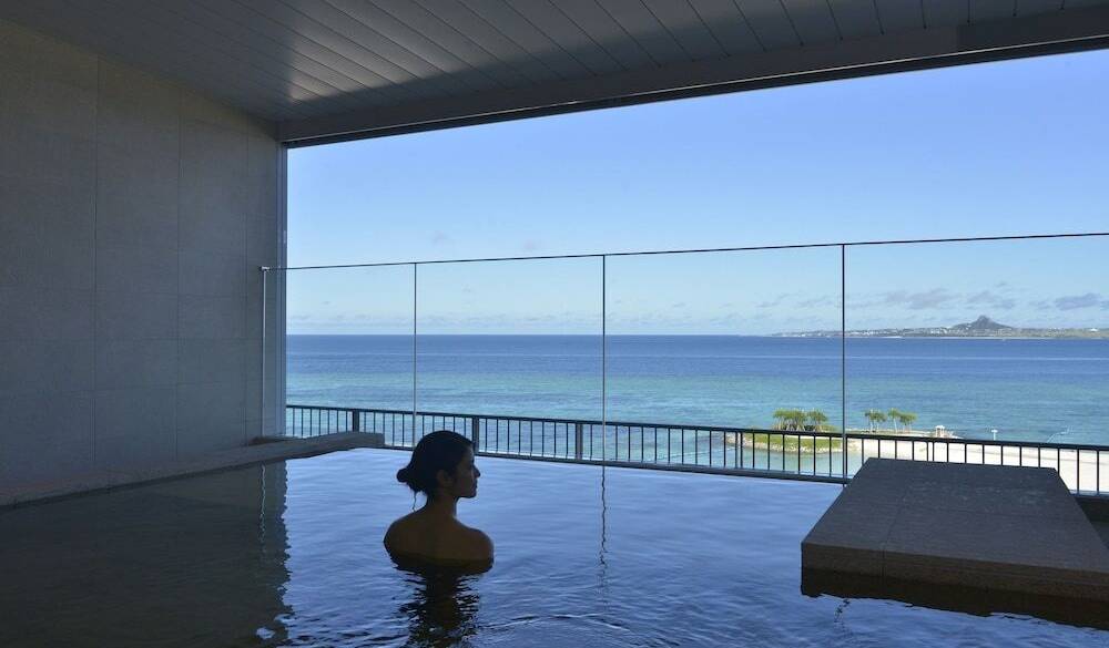 美ら海の湯　半露天風呂 / 1