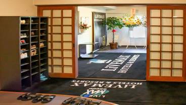 内部エントランス / 3