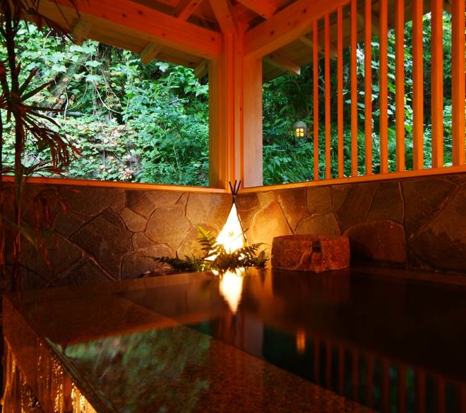 自然石の貸切風呂「香月」 / 2