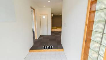 内部エントランス / 2