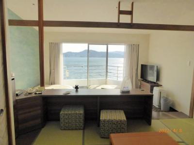 湖に面したホテル