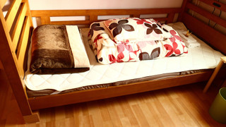 3名用個室（2段ベッド + シングルベッド）　山側