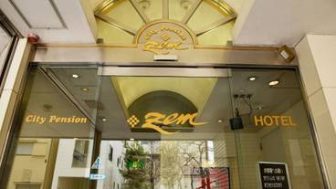 施設の入り口 / 2