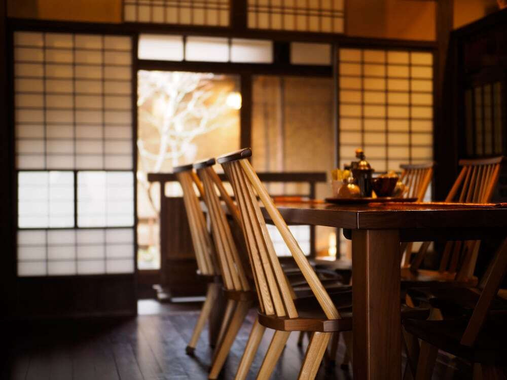 客室内のダイニングエリア