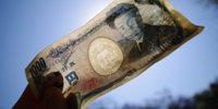 お金を清めて金運アップ！神奈川「銭洗弁財天」