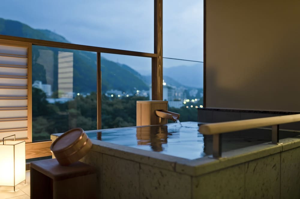 老舗のクラシカルホテルで、大人のためのおこもりステイ3573742