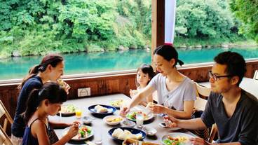 朝食スペース / 8