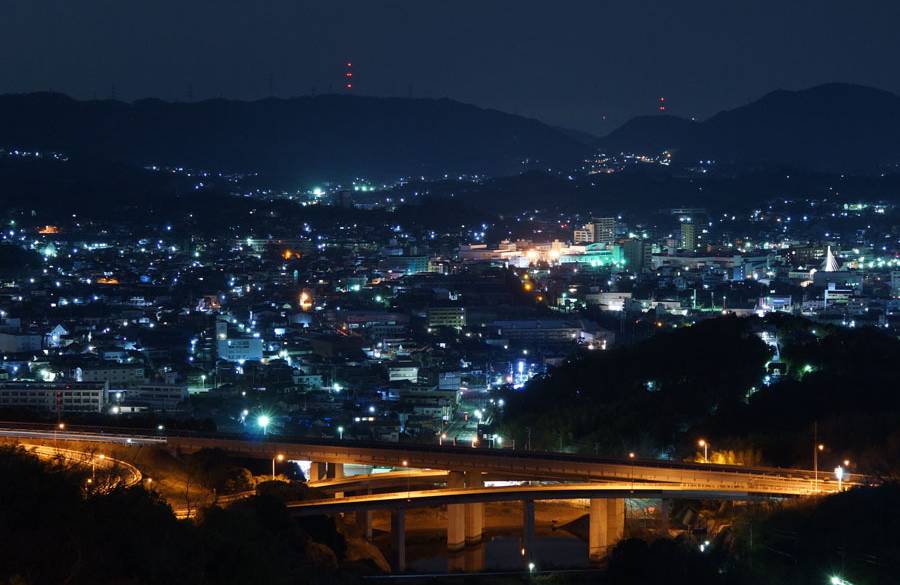 客室廊下から見た児島市街地夜景 / 1