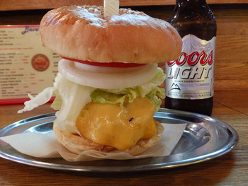 「ハニービー」料理 1007947 ダブルチーズバーガー（トッピング：チーズ）