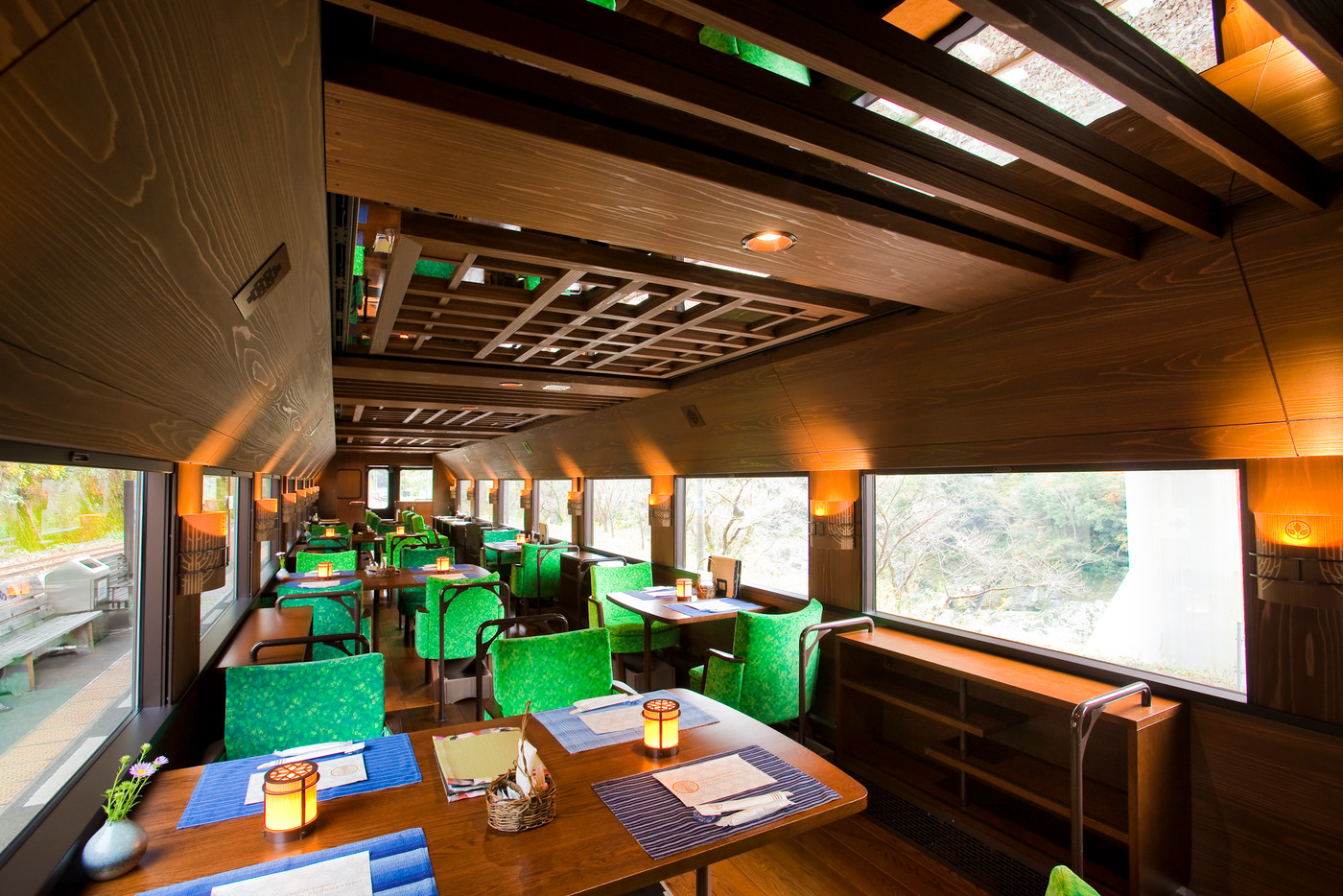 四国の絶景を望む大人の列車旅「四国まんなか千年ものがたり」2471512