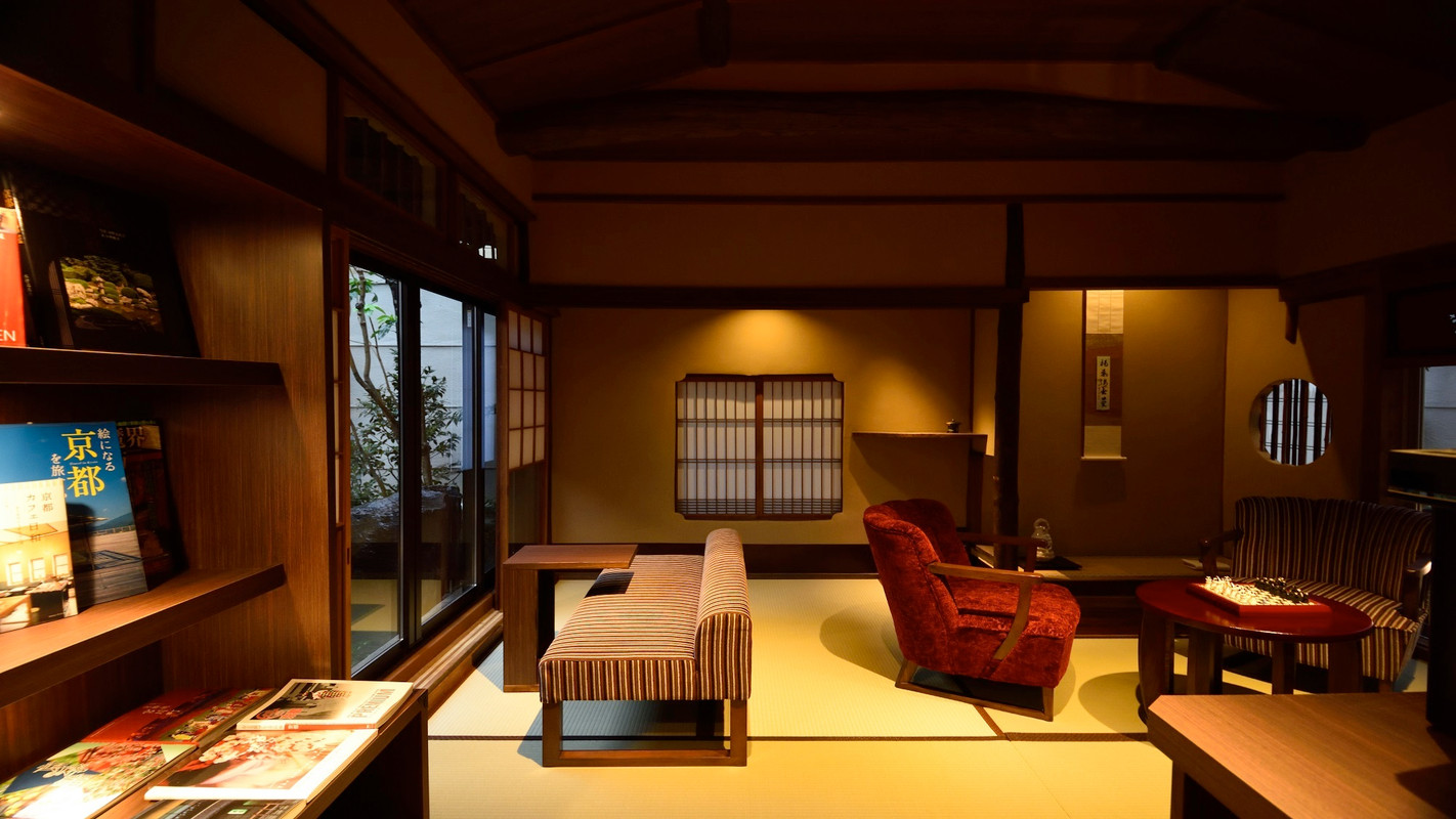 ライブラリーラウンジ