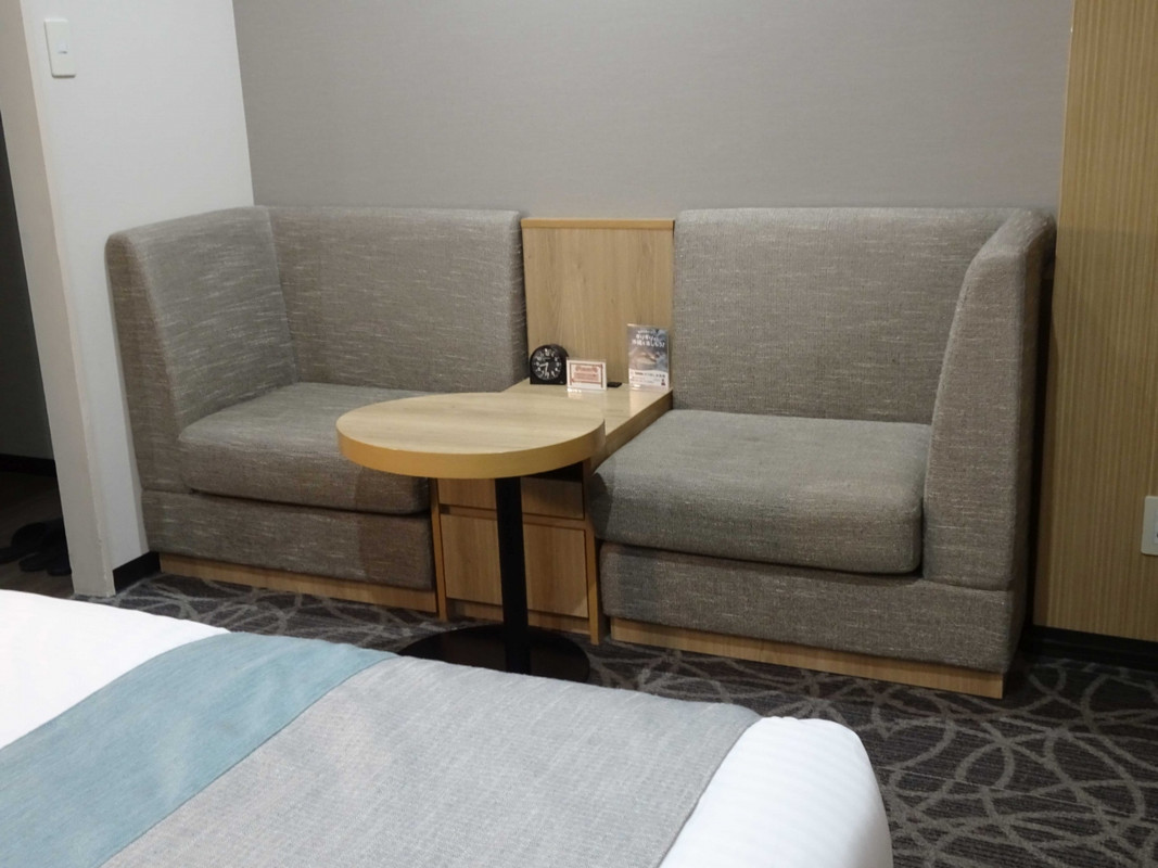 ちょっと座り心地が悪いソファ