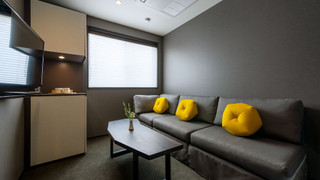 デラックス 4 人部屋 ベッド (複数台) 禁煙 専用バスルーム