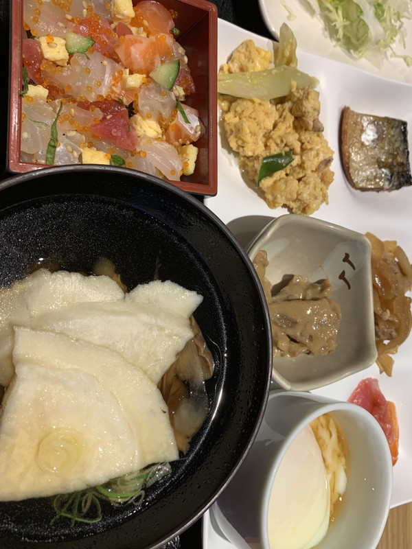 朝ごはんはバイキング