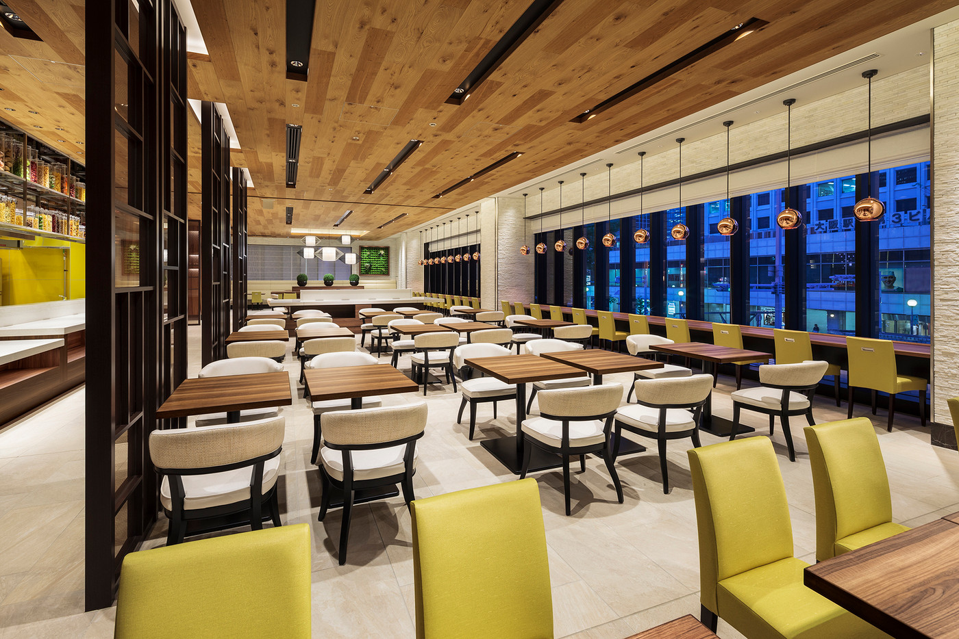 華やかな料理に惚れ惚れ4264331