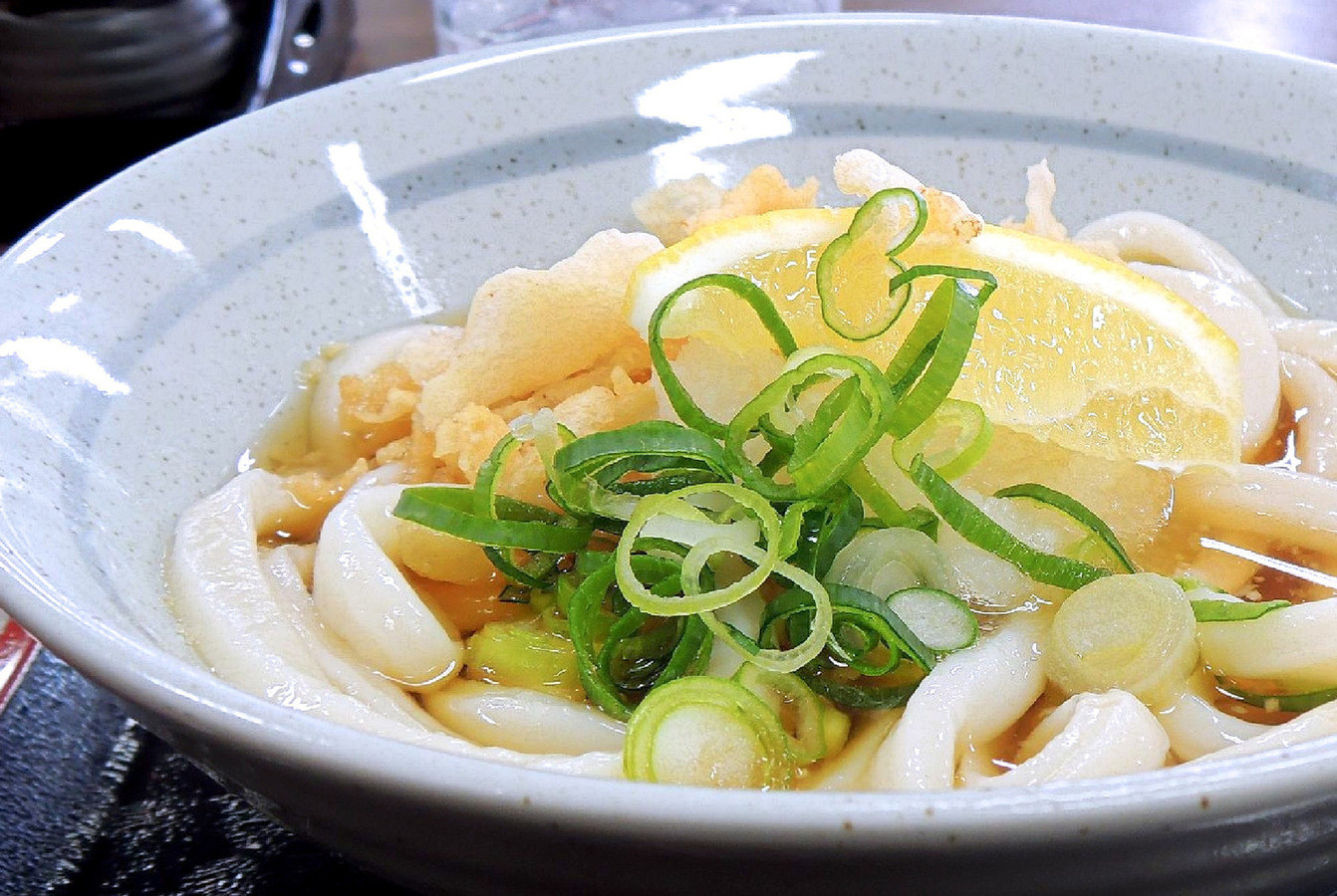 「中西うどん」料理 696493 天かすのサクっが堪りません。